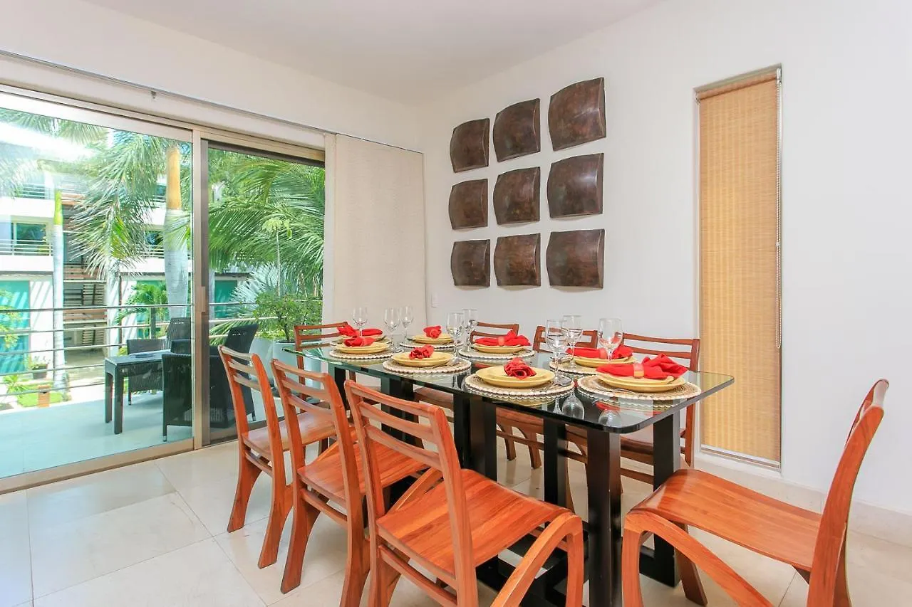 3-Level Condo With A Private Balcony & Rooftop Lounge Playa del Carmen