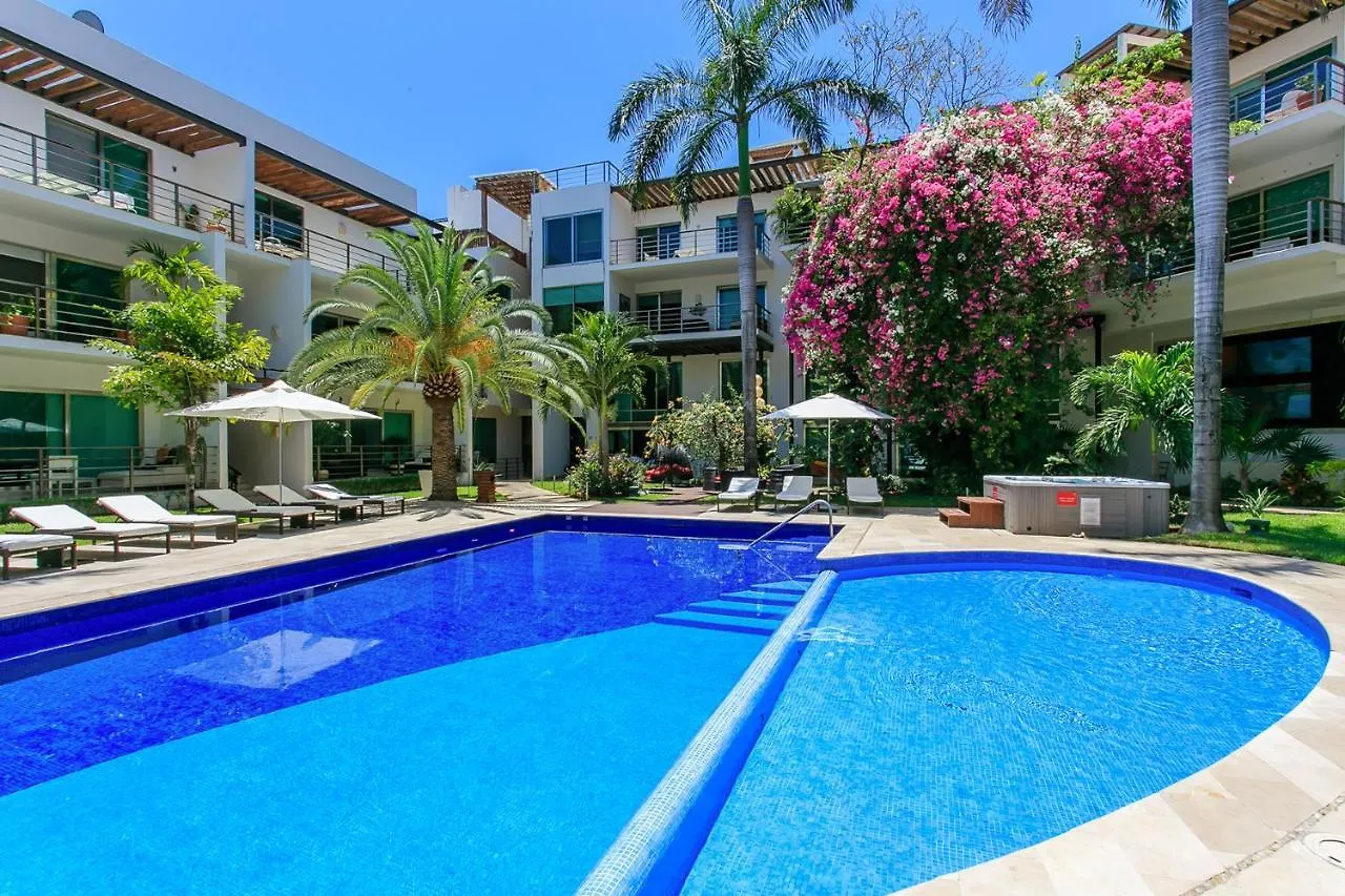 3-Level Condo With A Private Balcony & Rooftop Lounge Playa del Carmen