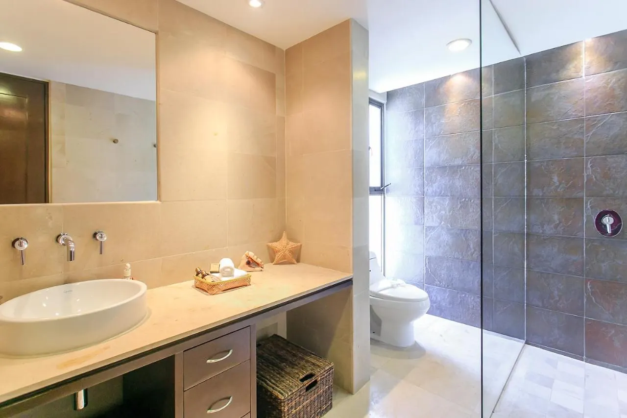 Apartment 3-Level Condo With A Private Balcony & Rooftop Lounge Playa del Carmen
