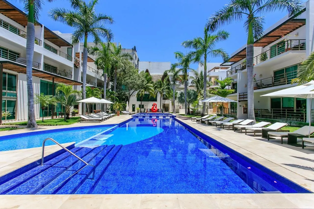 3-Level Condo With A Private Balcony & Rooftop Lounge Playa del Carmen