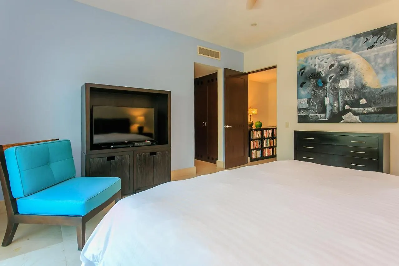 Apartment 3-Level Condo With A Private Balcony & Rooftop Lounge Playa del Carmen