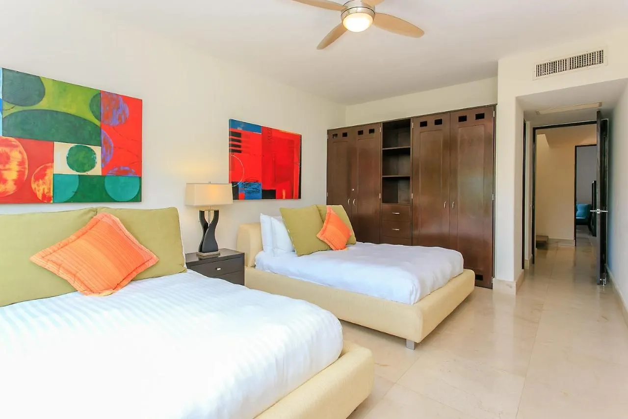 3-Level Condo With A Private Balcony & Rooftop Lounge Playa del Carmen 0*,  Mexico