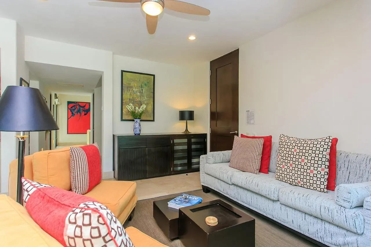 3-Level Condo With A Private Balcony & Rooftop Lounge Playa del Carmen