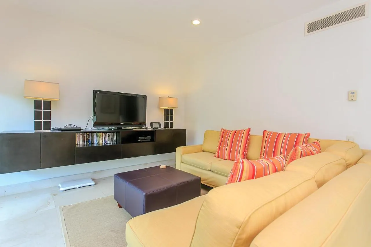 3-Level Condo With A Private Balcony & Rooftop Lounge Playa del Carmen Apartment