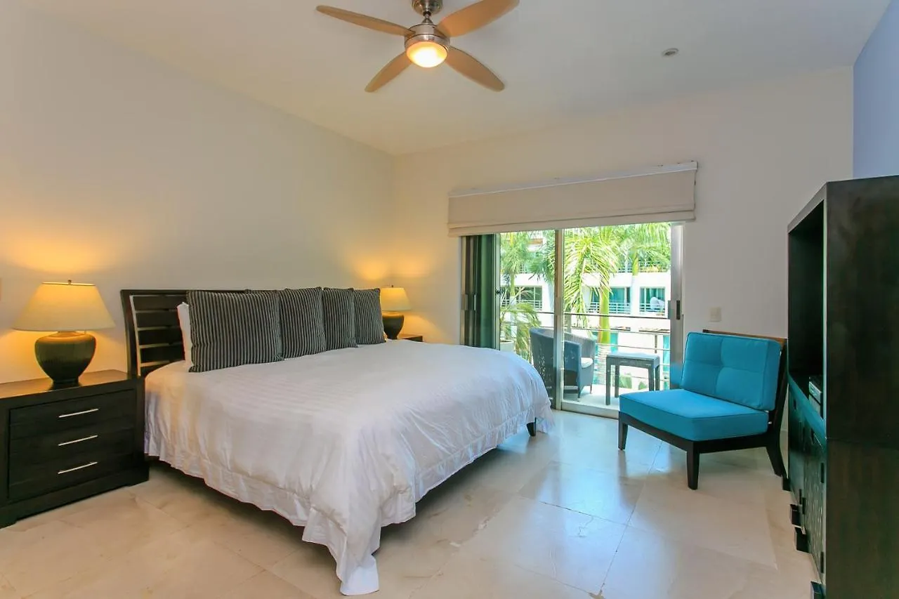 Apartment 3-Level Condo With A Private Balcony & Rooftop Lounge Playa del Carmen