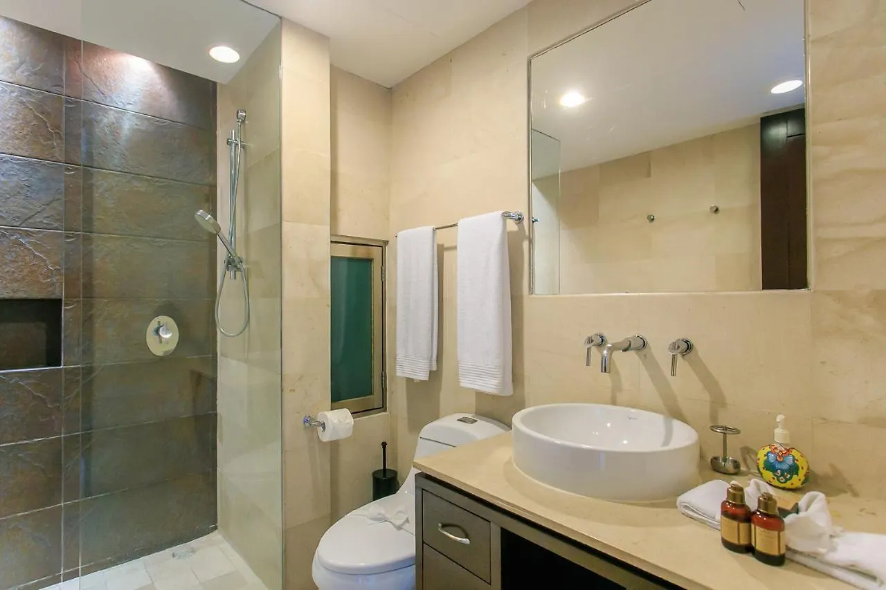 3-Level Condo With A Private Balcony & Rooftop Lounge Playa del Carmen 0*,  Mexico