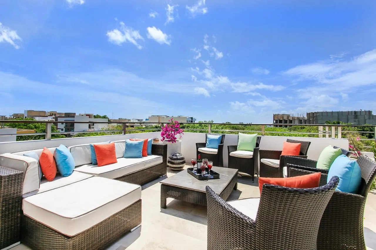 3-Level Condo With A Private Balcony & Rooftop Lounge Playa del Carmen Apartment