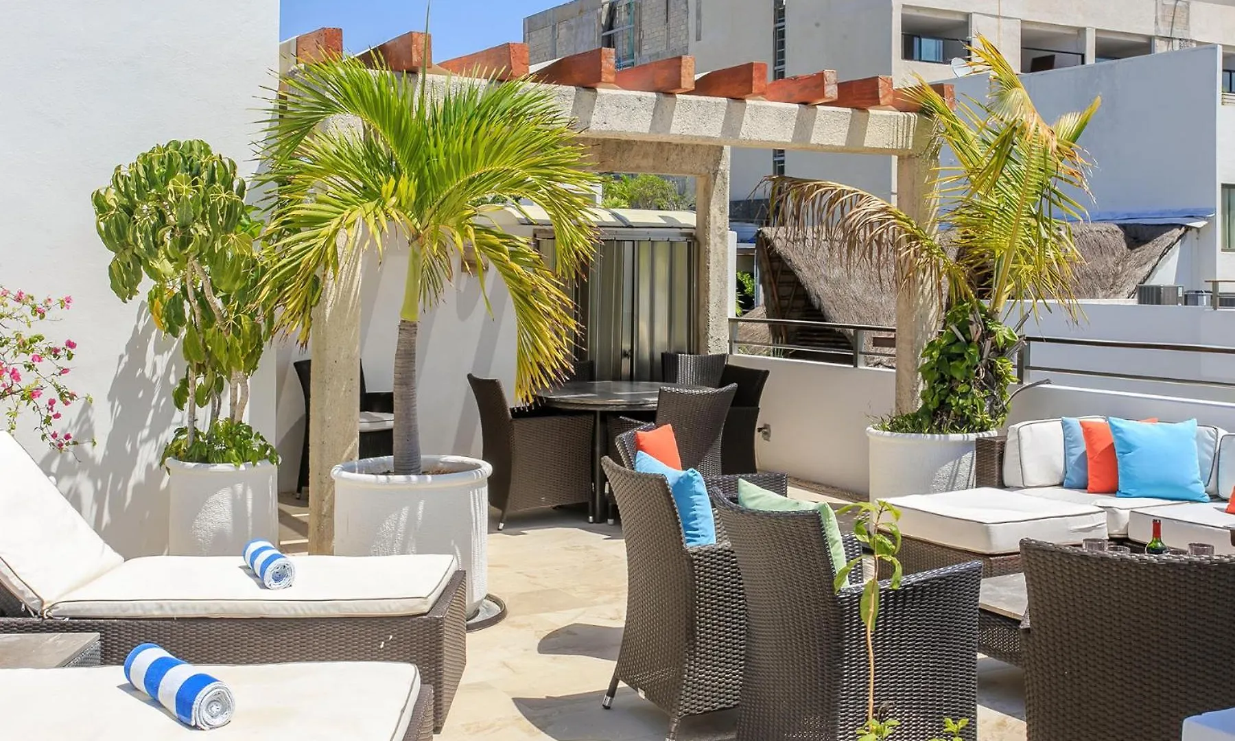 3-Level Condo With A Private Balcony & Rooftop Lounge Playa del Carmen
